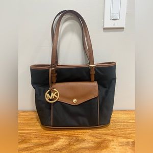 Like new Michael kors jet set nylon tote